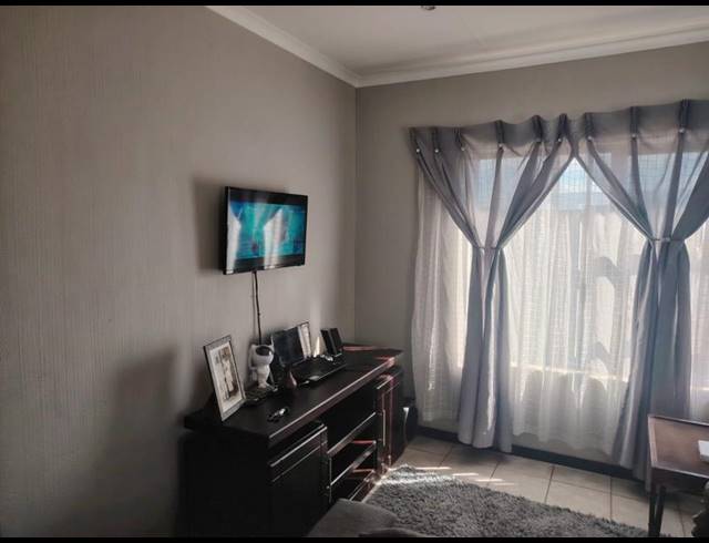 2 BEDROOM PROPERTY TO RENT IN WILGEHEUWEL